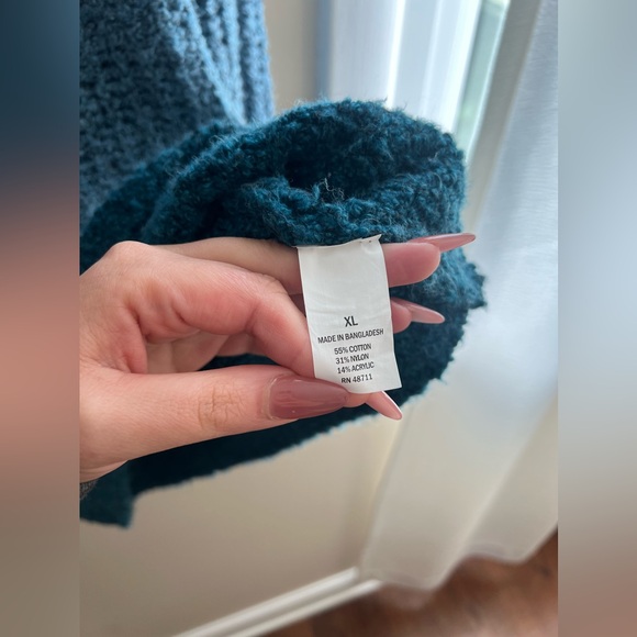 Sweater - Size XL - Picture 6 of 6